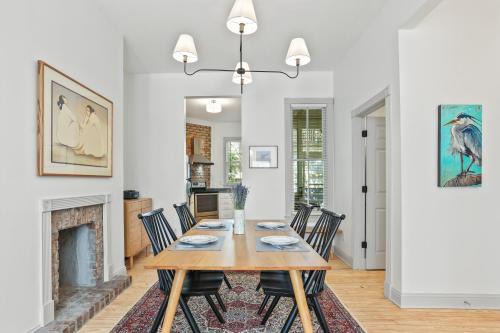 Quiet Historic Corner Easy Walk to Downtown Dining and Entertainment