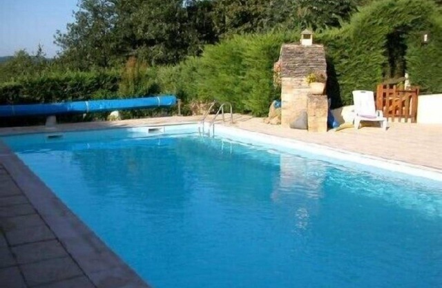 Quiet little house near Sarlat with swimming pool