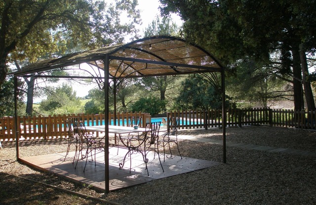 quiet luberon villa + large pool