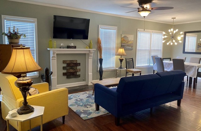 Quiet Neighborhood, nestled by the bay