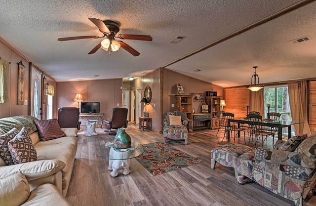 Quiet Pet-Friendly Silver Springs Escape!