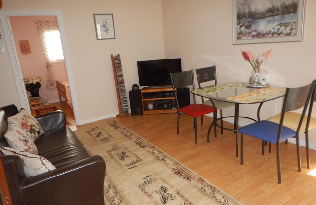 Quiet & private 2 bdr 2 bhr guest suite near Coquitlam mall and skytrain station