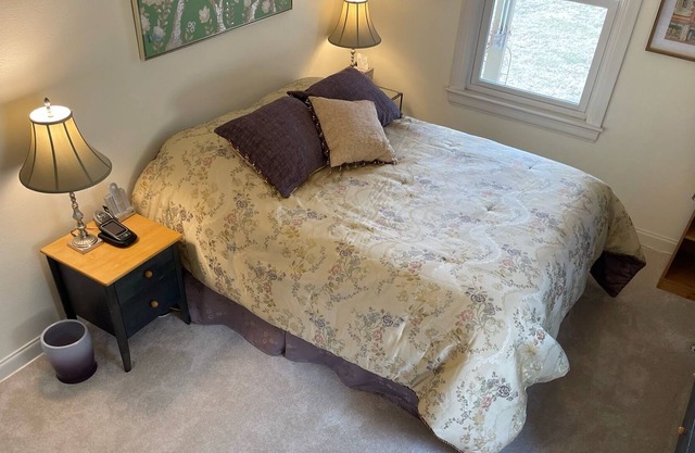 Quiet Private Room - Long Term Renters Welcome -