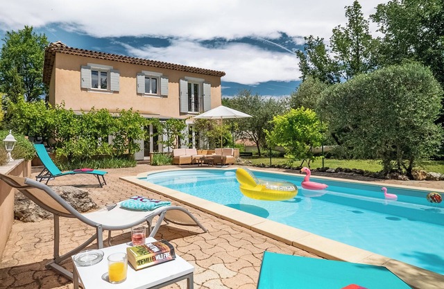 QUIET PROVENCAL VILLA WITH PRIVATE POOL