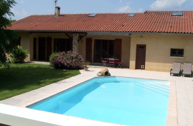 Quiet, restful house with private pool in a tourist area