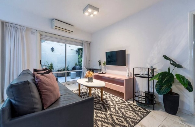 Quiet Retreat in Palermo: 1BR, Private Patio, Ground Floor