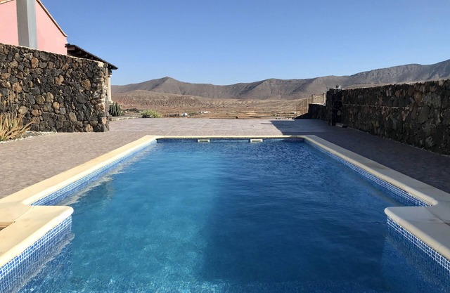 Quiet Rural House Ten Minutes From The Beach