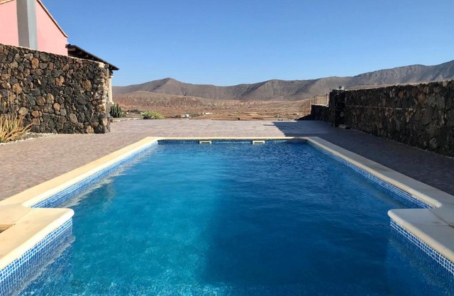 Quiet Rural House Ten Minutes From The Beach