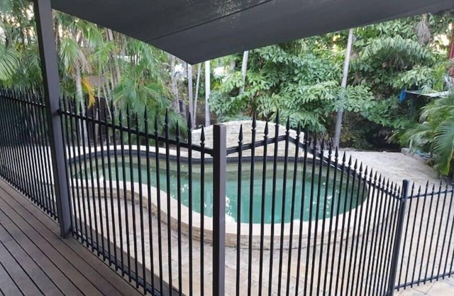 Quiet tropical guest house