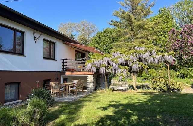 Quiet vacation apartment on a large plot, 200m to the beach