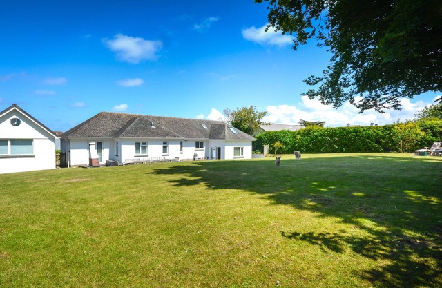 Quillets - Five Bedroom House, Sleeps 9
