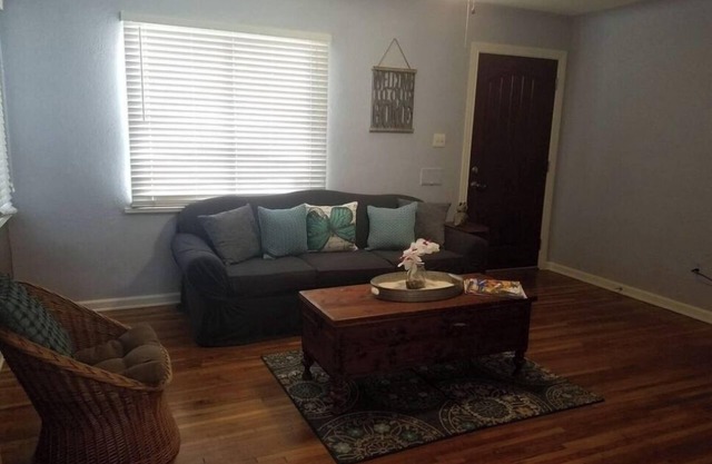 Quintessential Colorado 2-bedroom house with WiFi and Swampcooler in Englewood