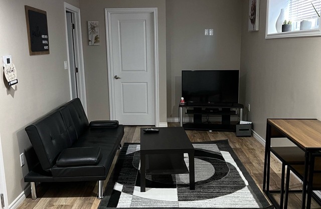 Quite and Cozy 1 Bedroom Suite@Rosewood, Saskatoon. Parks and eating close by