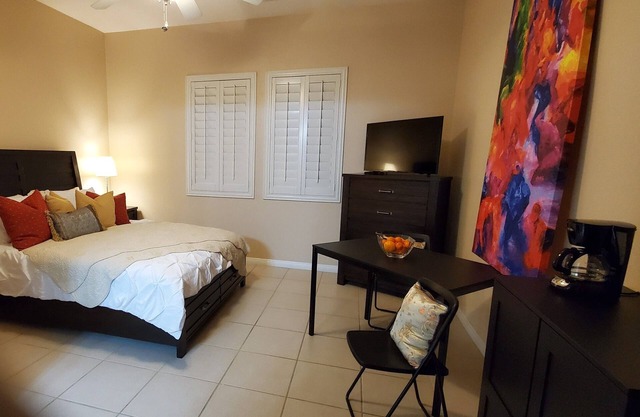 Quite Private Guest House 1br 1 bath with private entrance