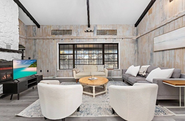 Quivira · *2 Living Rooms | Patio w/Seating | Bar Area*