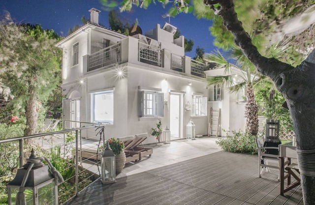 R 957 Villa Chris with Fireplace, Garden View & Sea view.