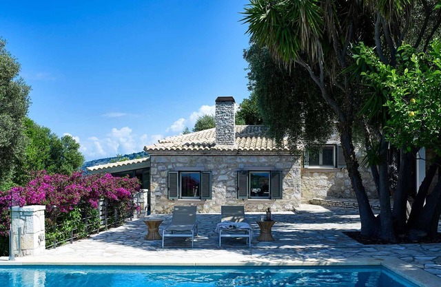 R 986 Eustace Luxury Residence with Magnifying Mirror, Pool View & Sea view.