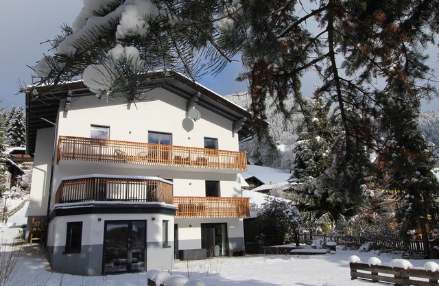 R.M.G. APARTMENT "LAURA"