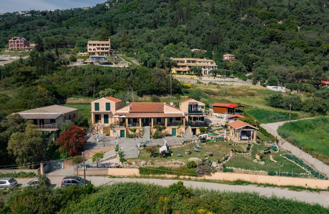 Rainbow apartment A,Pelekas beach,40 meters from the sea