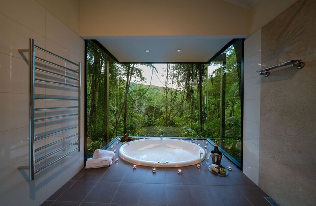 Rainforest Canopy Bungalow-Booyong