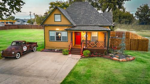 Ralphie's House Chickasha - Fiber WIFI - 4 Bedroom!