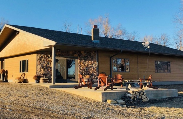 Ranch Getaway, river hills, sleeps 20