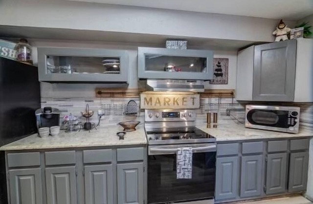 Ranch Style house in the City ! Nice and Spacious!