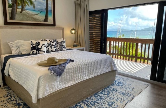 RARE 2 BEDROOM SAPPHIRE BEACH RESORT with Washer/Dryer/Netflix