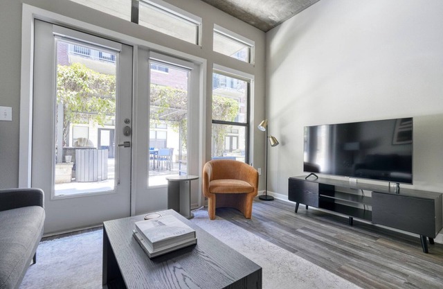 Rare Barton Springs 1BR w/Gym, Pool & W/D, nr downtown, by Blueground