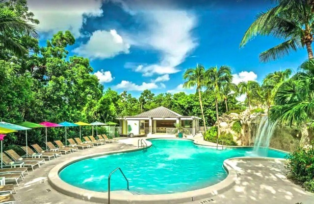 Rare Find! 4 Relaxing Units, 2 Pools, Pet-friendly