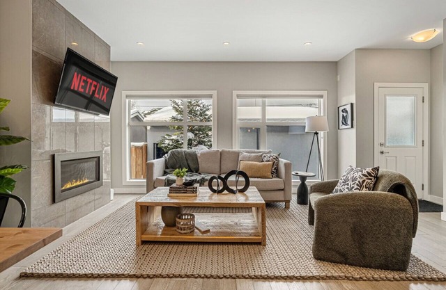 Rare Find* Luxury Kensington | Vibrant & Exclusive