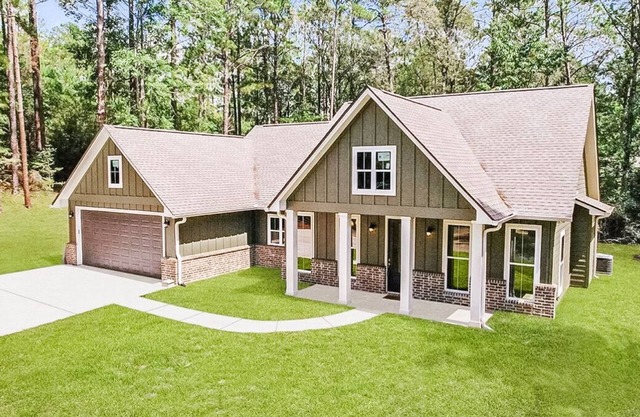 Rayburn Resort home with access to swimming pool and golf course