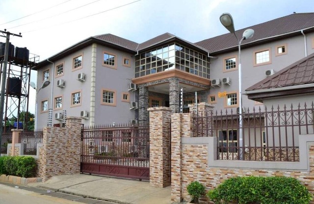 Rayjok Hotel And Suites