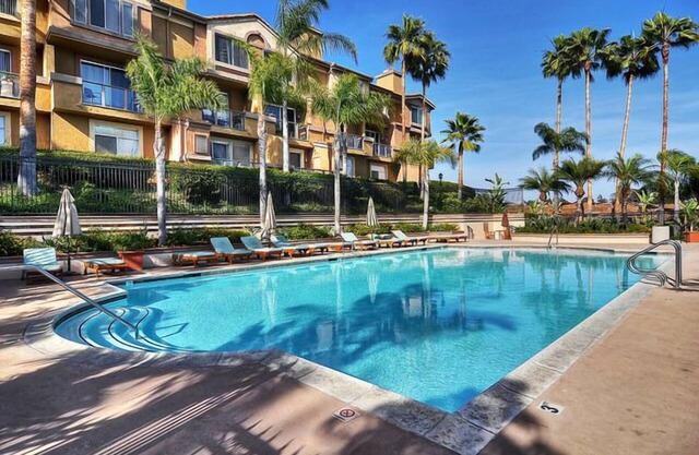 Ready to ESCAPE?! 2 bed/2 bath! Ocean Breezes! 1 Car Garage - La Vista