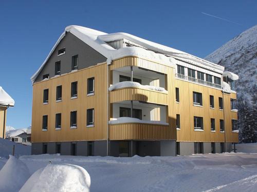 Realp-Andermatt 3,5 locali giardino privato In mezzo la natura, spettacolare per appassionati montanbike, pesca ecc In inverno fai sci di fondo dal giardino e con il treno davanti a casa si raggiunge in 5min il comprensorio scistico di Andermatt