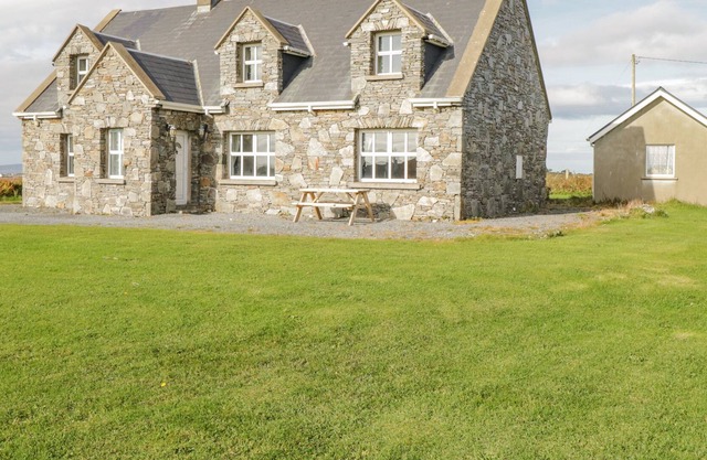 REALT NA MAIDNE, family friendly in Claddaghduff, County Galway