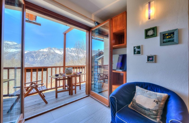 Rebecca's House (few steps from skiing)