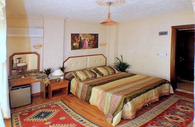 rebetika hotel located secuk near ephesus (Double Bed)3