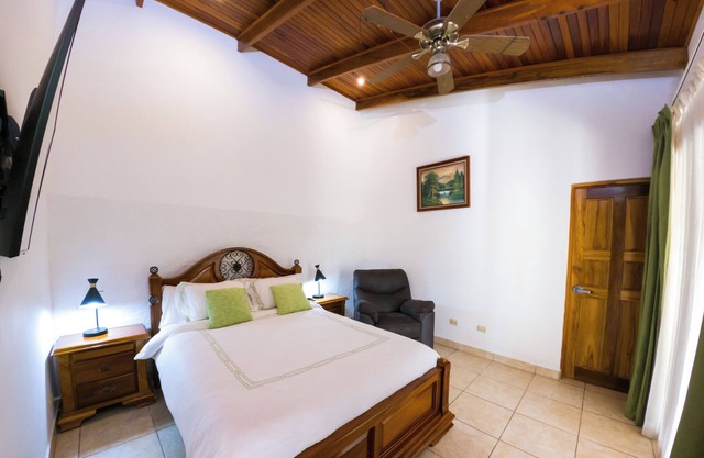 Recamara para 2 personas con baño compartido Bedroom for 2 people with shared bathroom