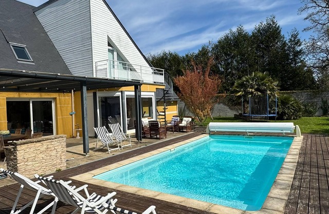 Recent 4-bedroom villa, heated pool in Bavent