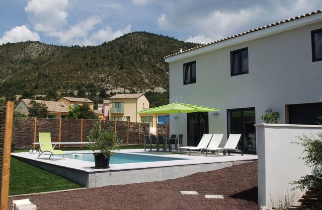Recent new build villa in a quiet area in enclosed garden and private swimming pool