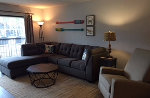 Recently Renovated 2 Bedroom And 2 Bathroom Condo With Many Amenities