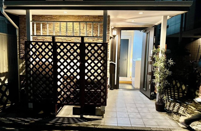 Recommended for 1 ~ 4 persons! Japanese traditional tatami room/free wifi/amenities available/7 min walk to the station!