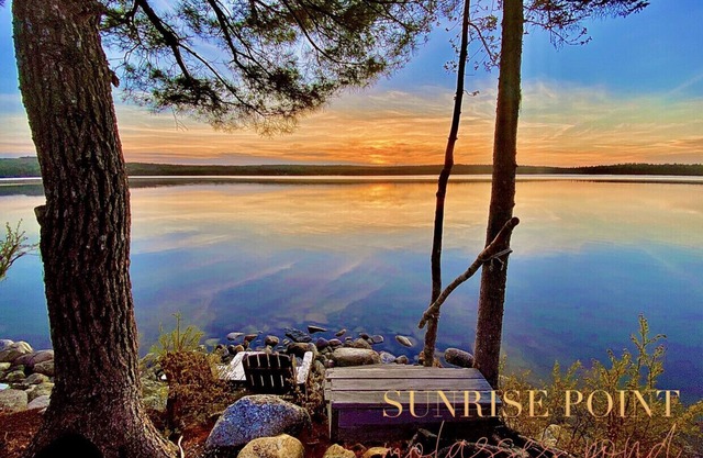 Reconnect lakeside private waterfront & mainhouse. 45 mins drive to AcadiaNP!