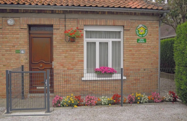 Recques sur Hem : between Calais and St Omer house for 2 people.