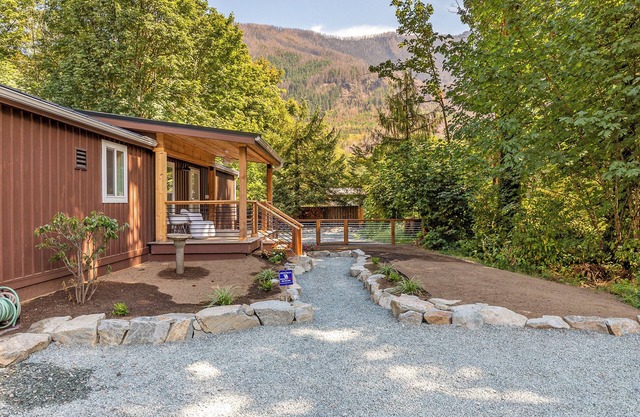 Recreation Station - game room, hot tub, plunge pool!