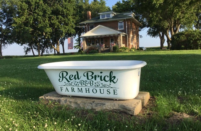 Red Brick Farmhouse B&B - Emma's Room
