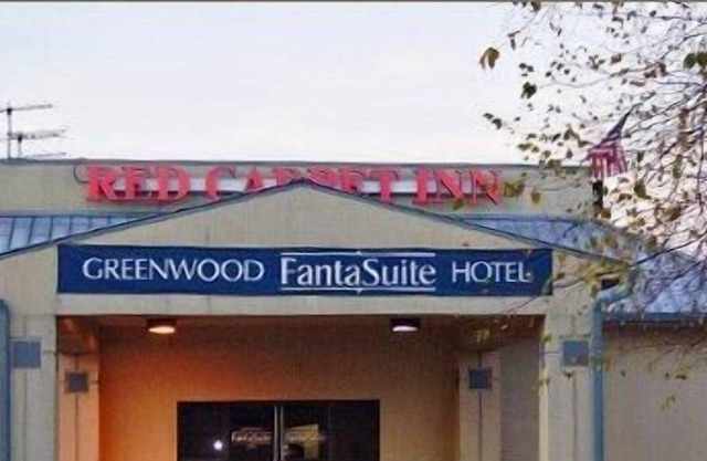 Red Carpet Inn and FantaSuite Hotel