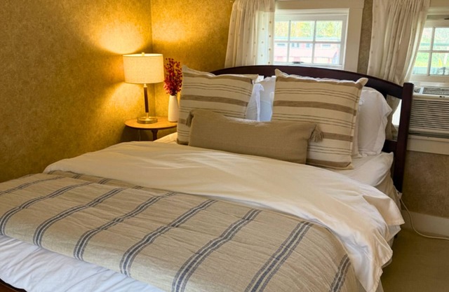Red Clover Inn 2-story Queen Suite near Killington
