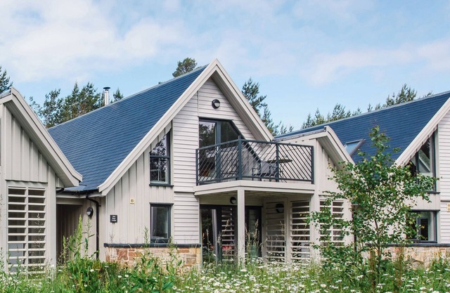 RED DEER LODGE, pet friendly, luxury holiday cottage in Aviemore